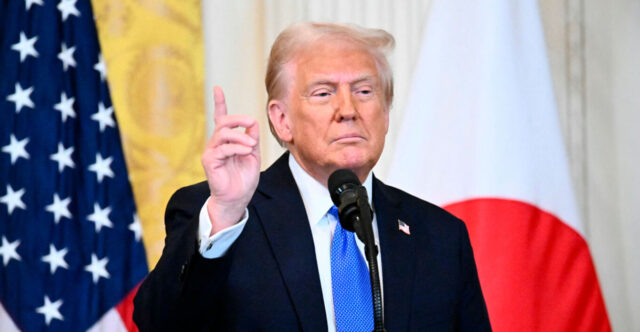 “Dridhet” Rama, Trump urdhëron nisjen e hetimit ndaj… 1 trump maketa 640x332 1