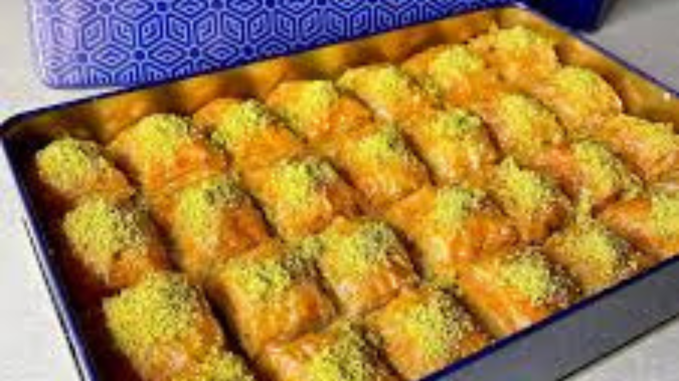 "Skandali në Pasticerinë 'Meva': Ajo që gjen qytetarja në bakllavan e Bajramit e bën të irritohet!" 6 Cream and Brown Photographic Beauty Site Launch Website 1 1