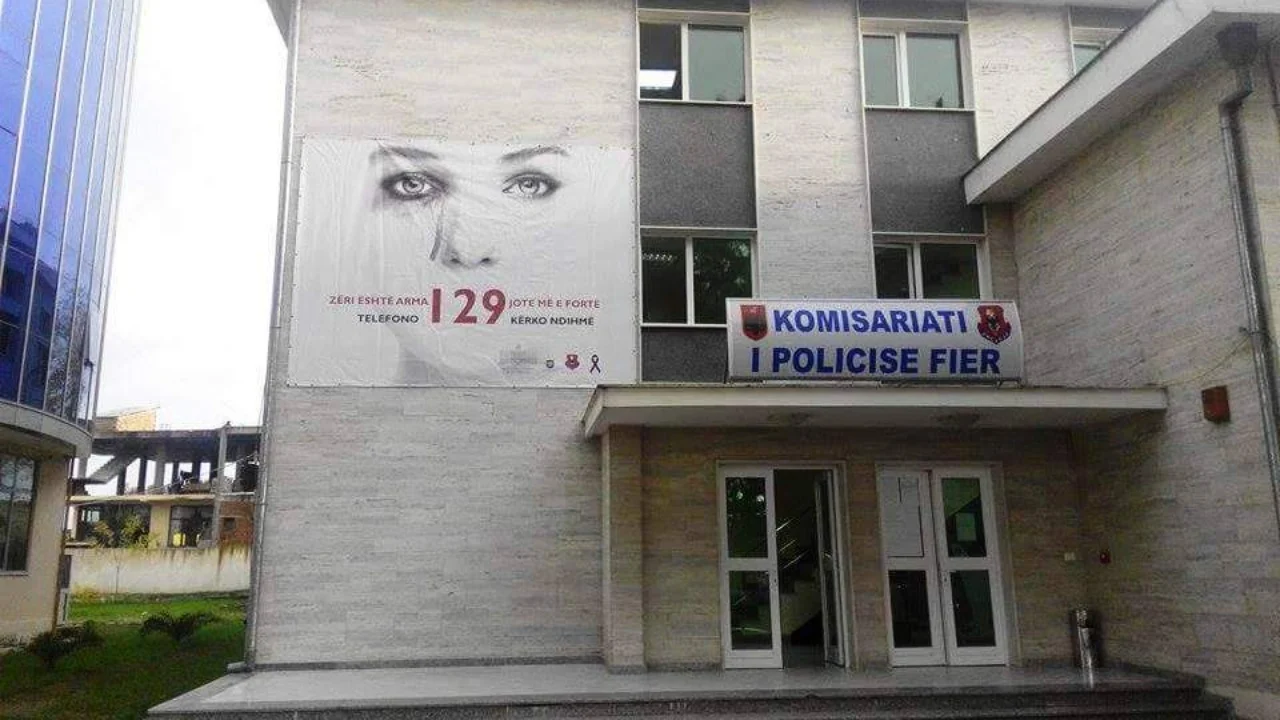 J7IAB0vN Policia Fier sd