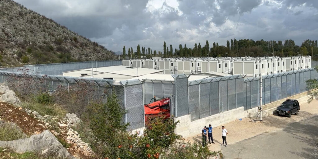 Italia bën gati listën me emigrantë për t’i nisur drejt Gjadrit, mes tyre edhe shqiptarë