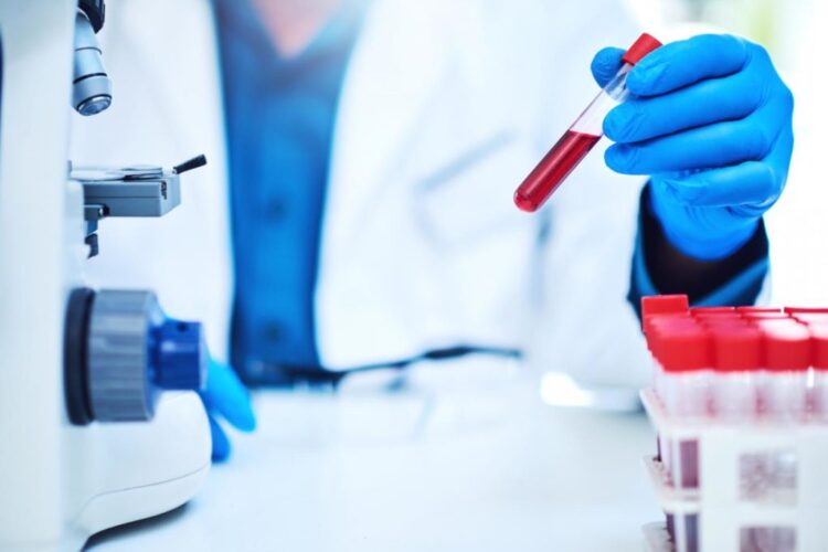 Katrahurë me laboratorët e analizave, licenca shitet për 100 mijë lekë të vjetra, 1 mjek në 4 klinika njëherësh