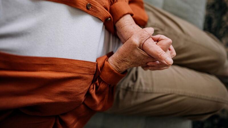 Si të identifikoni simptomat e Parkinsonit