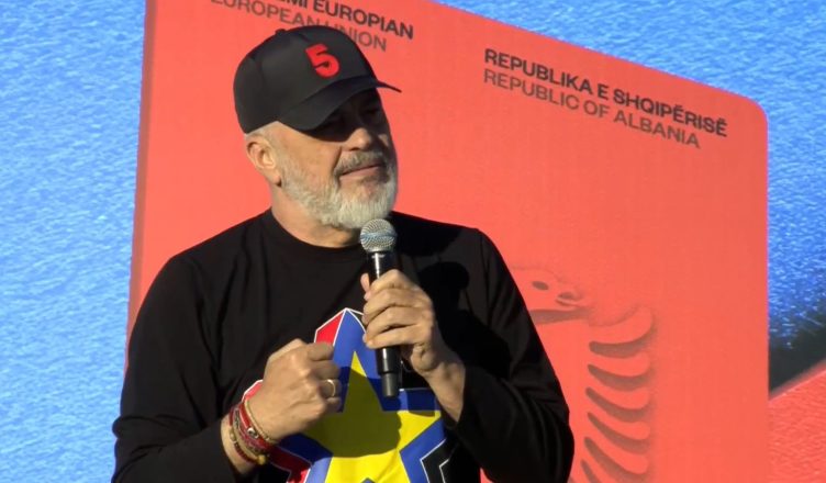“Burrat janë çyrykë, ulen pijnë raki”/ Rama “mëson” gratë socialiste: Ja si të bëni vota për mua 4 ram