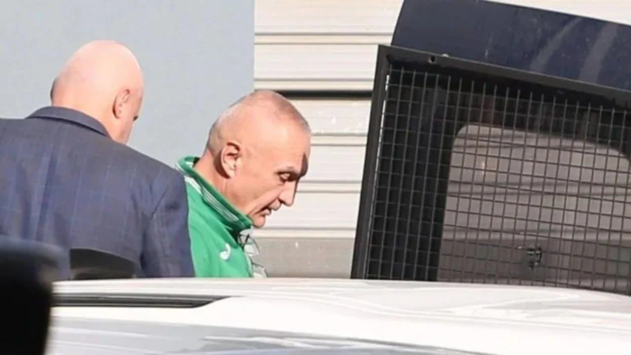 Ilir Meta nuk “kursehet” as nga burgu, sulmon kryeministrin Rama: Shkeli standardet europiane si kurrë më parë