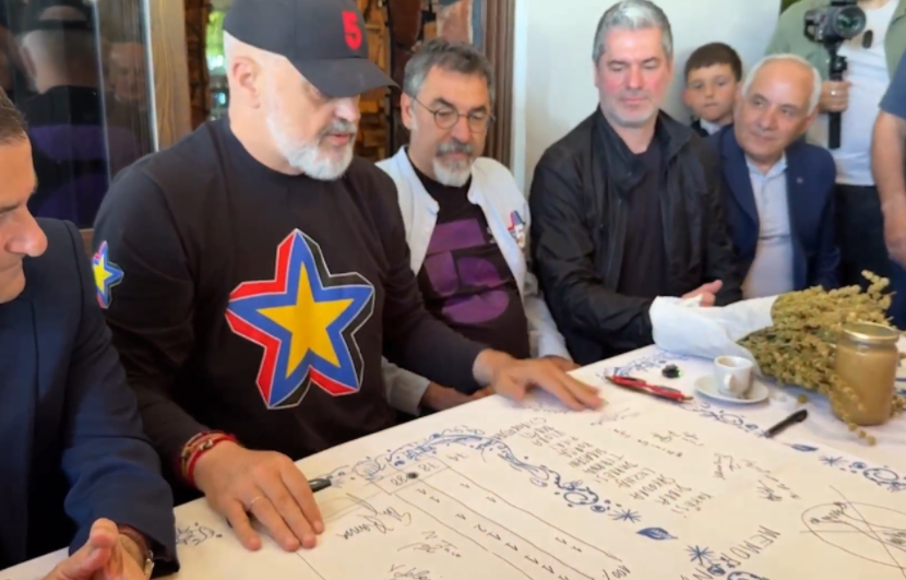 (FOTO)Rama vendos bast publik, PS do të fitojë 78 deri në 88 mandate