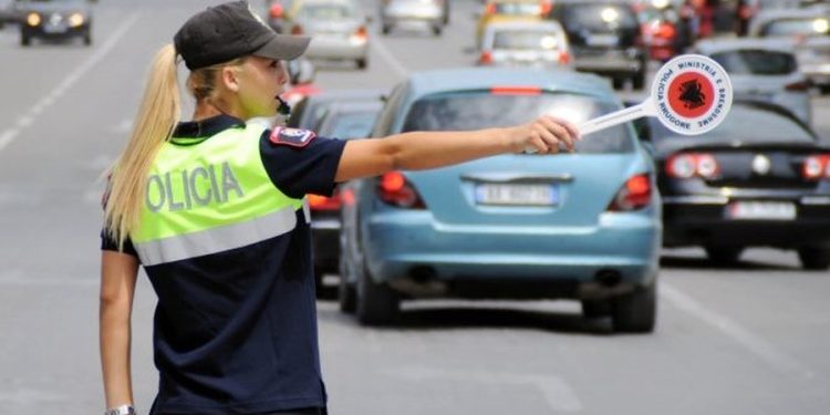 Policia Rrugore e Tiranës shton masat për drejtuesit e mjeteve, 6 mijë gjoba gjatë tre ditëve të fundit 15 900 0 1739118617xscreenshot 9 662 750x375 1