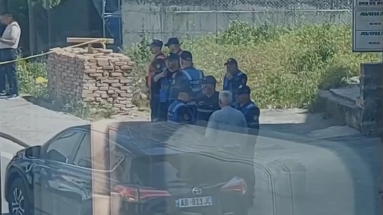 Të shtëna me armë zjarri në afërsi të Kishës së Laçit! Plagosen disa persona, një prej tyre shitësja e qirinjve në rrugë 5 addddddddddddddd sd