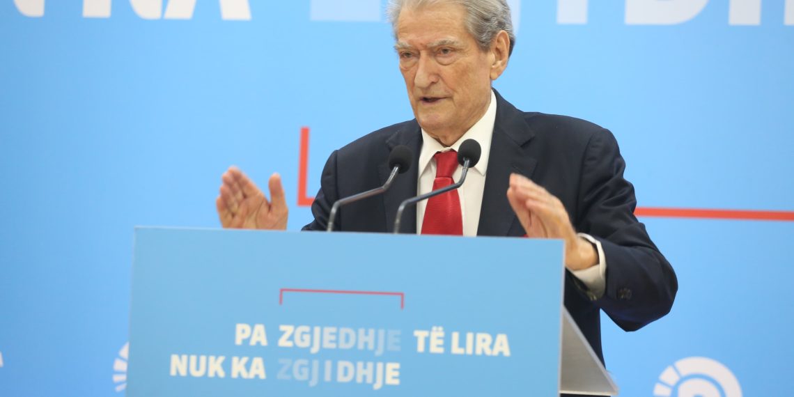 “Piramidë mashtrimi”- Sali Berisha reagon pas shtyrjes së seancës për dosjen “Partizani”: Proces politik
