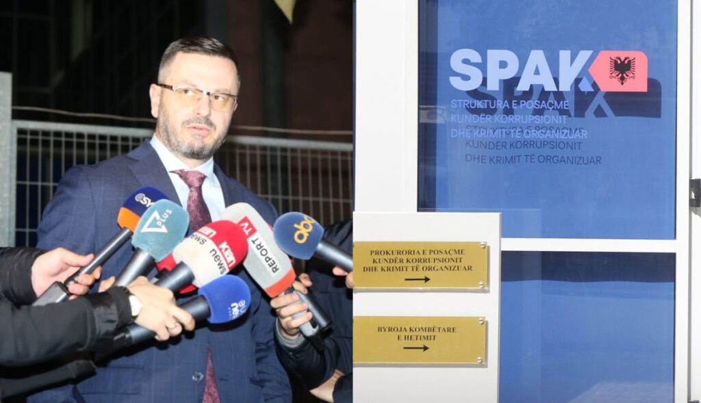 “Jam vëllai i Plarent Ndrecës, më jep 4 mln lekë”/ Si i zhvaste qytetarët kushëriri i deputetit