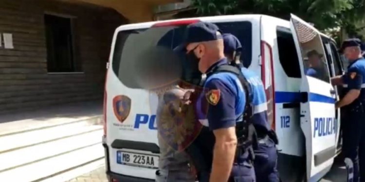 auto arrestimi korce1660228206 750x375 1