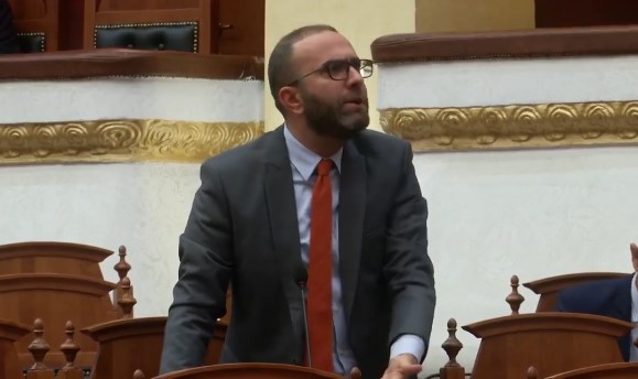Opozita kërkon ndërprerjen e seancës plenare, Bardhi: Nuk mund të nisë pa kuorumin minimal, thërrisni deputetët