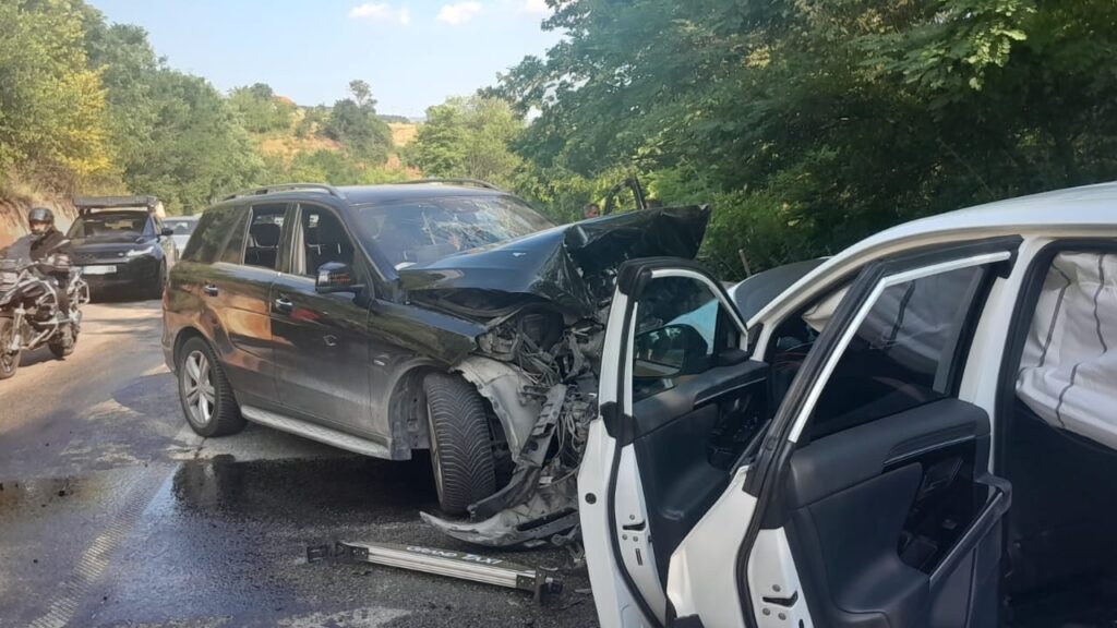 PAMJET/ Aksident masiv në aksin Librazhd-Qukës, 3 të plagos, njëri në gjendje kritike 24 c5d6add2 18ee 41b7 b970 7c40a3c7f987 sd 1 1024x576 1