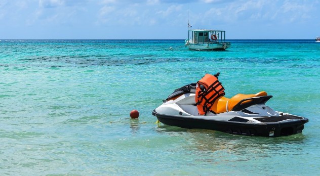 Aksident tragjik me Jet Ski/ Humb jetën turisti i huaj, në gjendje të rëndë edhe një 31-vjeçare. Detajet 4 jete 1