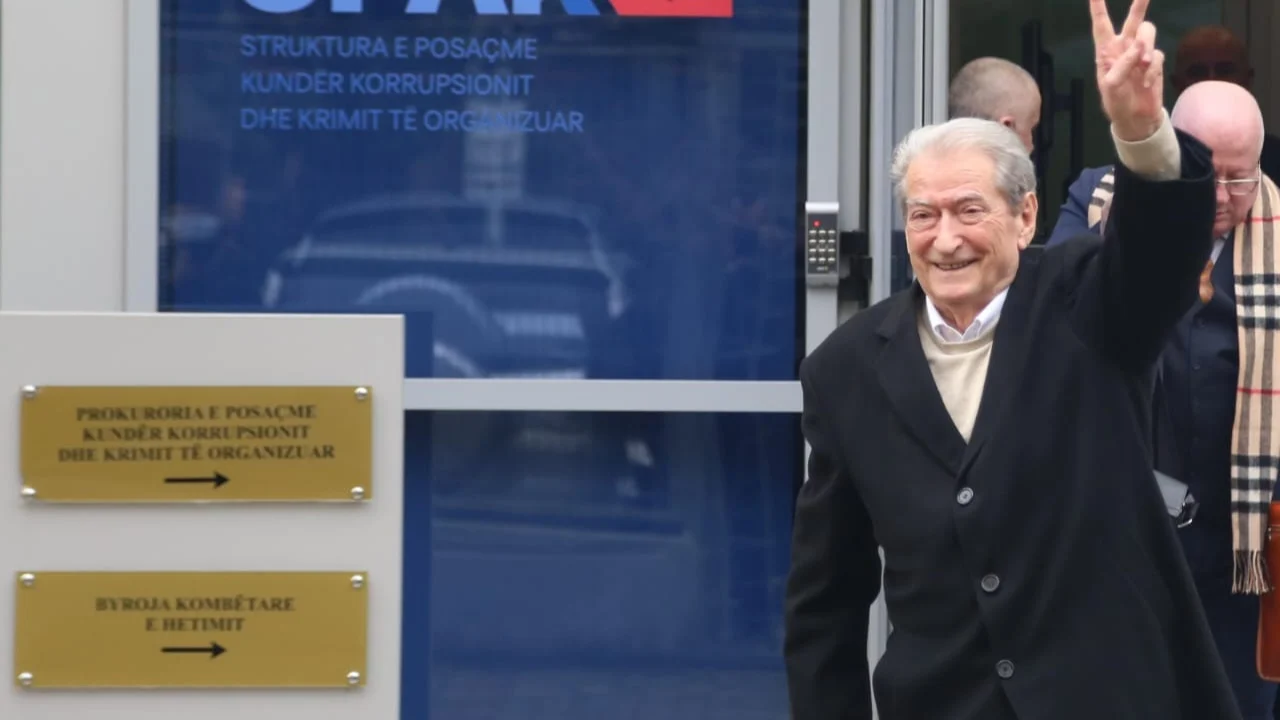 Ish-Kreu i shërbimit sekret: Drejtësia s'duhet të trembet nga Berisha. Të japë mesazhe se nuk ka më të padënueshëm! 15 kynoSJT7 Sali Berisha pas daljes nga SPAK sd