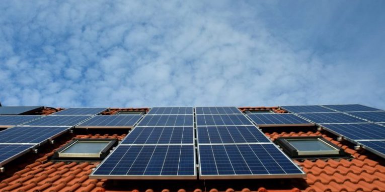 Berat,Shkodër,Përmet dhe Korçë :BE grant 50 mln € për familjet shqiptare që vendosin panele diellore 12 panel diellor 765x383 1 1