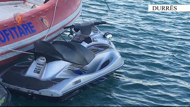 Durrës/ Turisti gjerman humbet kontrollin e Jet Ski dhe plagos pushuesen në plazh 9 1690878495 jetski