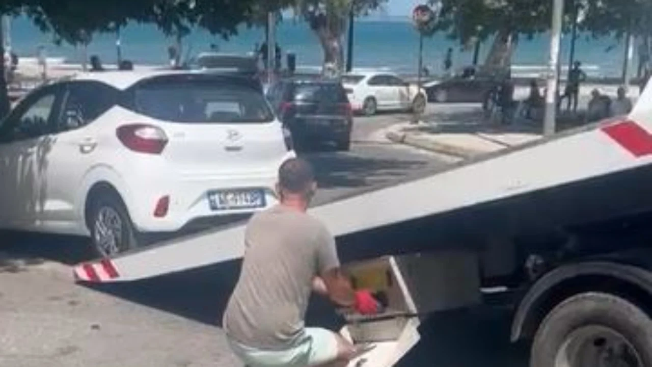 Parkimet e parregullta/ ‘Mal’ me gjoba dhe lëvizje e mjeteve me karroatrec në Vlorë 3 48 sd