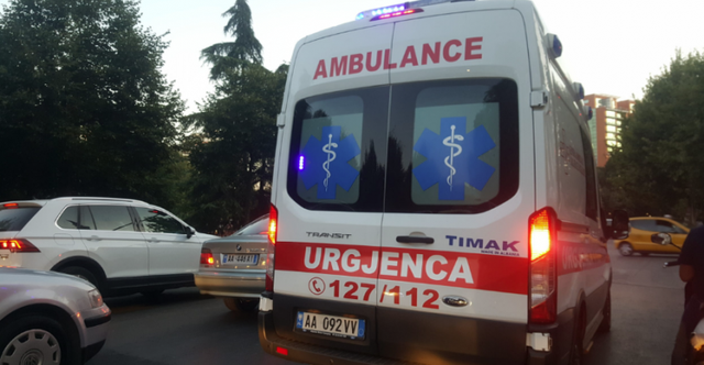 Aksidenti tragjik në Shkodër-Lezhë/ Humb jetën 37-vjeçari, plagosen gruaja dhe dy fëmijët e tij 2 640 0 1747214818xambulanca 1 780x405 1 545 1