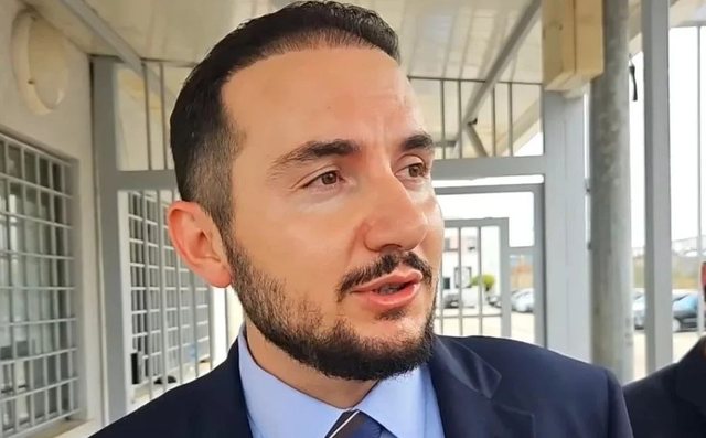 Si i mbolli flokët Salianji? Dilemën e sqaron zv/drejtori i Burgjeve