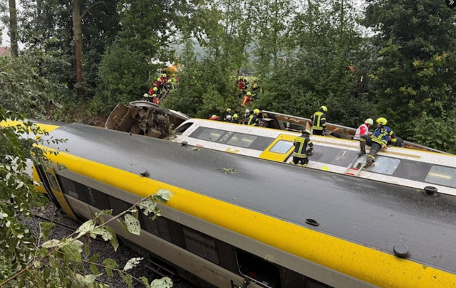 Gjermani/ Treni me rreth 100 persona në bord del nga shinat, raportohet për disa të vdekur 1 640 0 a2 1753641458