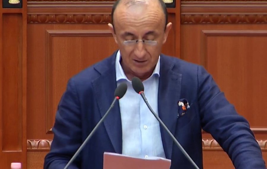 Dash Sula mban fjalimin e tij të lamtumirës: Krenar që nuk po iki si lëpirës