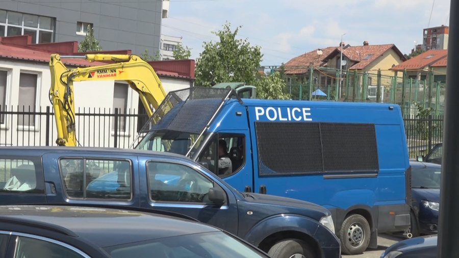 Katër zyrtarë në pranga, kontrolle në Arkivin Shtetëror dhe Kadastrën e Kosovës