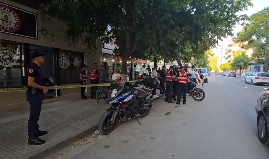 EMRAT/ Klienti godet me thikë praktikantin e berberhanes në mes të Vlorës, ZBARDHET dinamika e plagosjes 15 900 0 1753726681xsdf 357 1