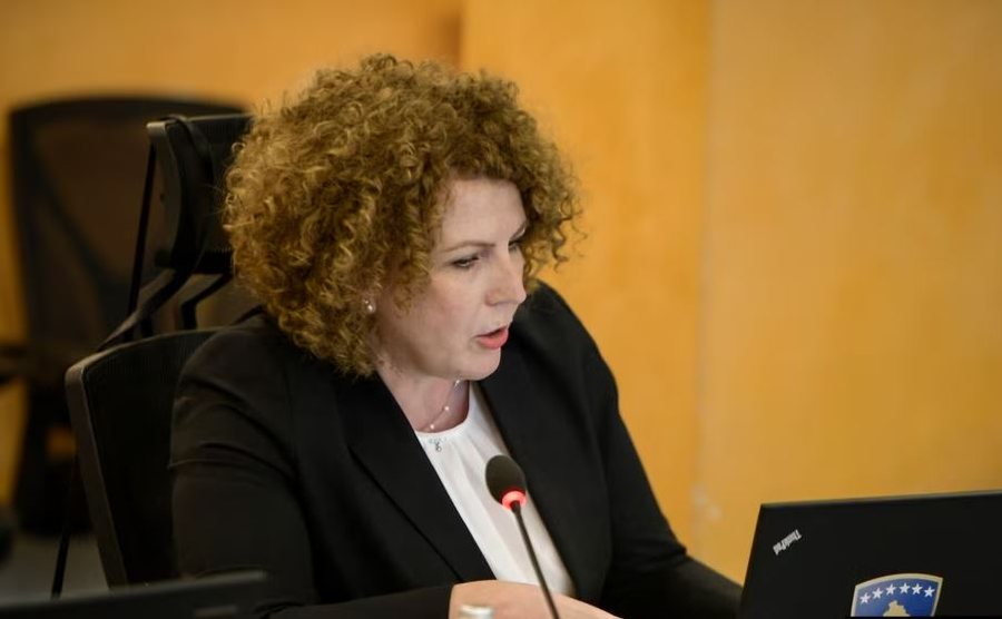 Kosovë, ministrja Hajdari mbrohet sërish në heshtje për rastin e rezervave shtetërore