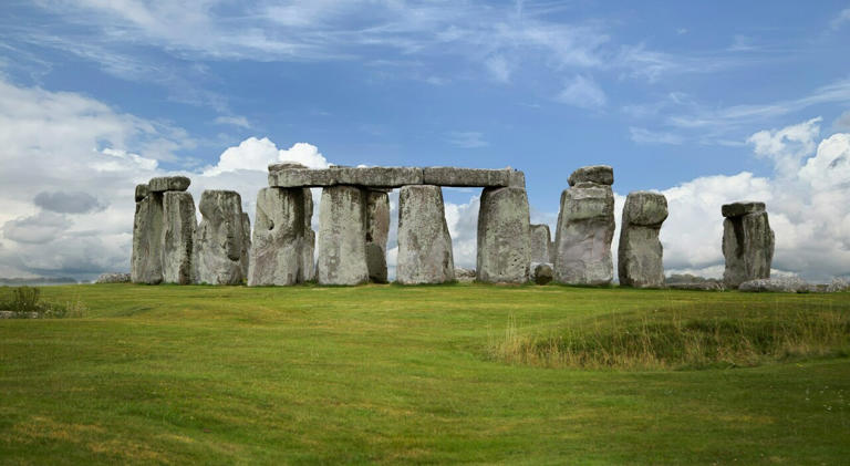 Stonehenge u krijua nga njeriu, siç dëshmohet nga një megalit. “Nuk ishte një fenomen i Epokës së Akullnajave.”