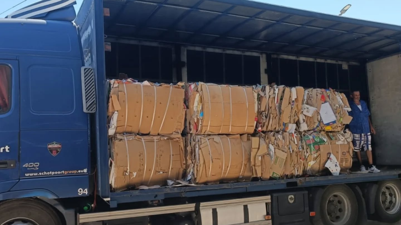 Ankandi i Parë për Shitjen e Mbetjeve të Riciklueshme në Berat: Një Hap i Rëndësishëm drejt një Qyteti më të Pastër dhe të Qëndrueshëm 15 Progetto senza titolo 1 1