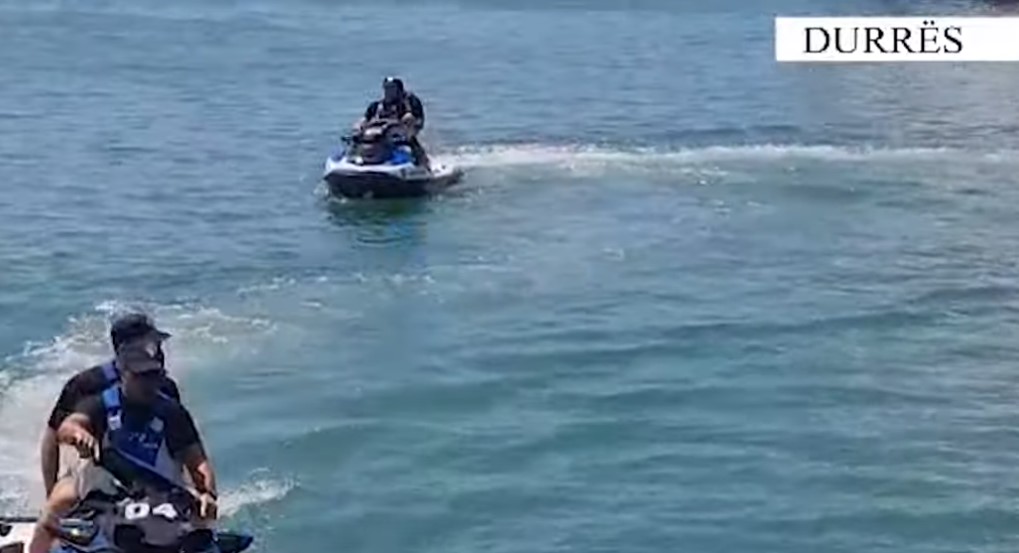 Turisti gjerman godet me jet ski pushuesen në plazhin e Durrësit
