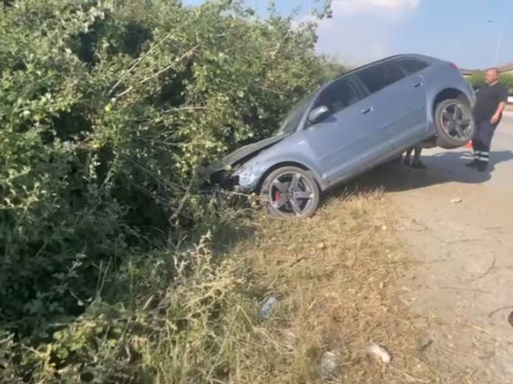 Përplasen dy automjete, shkak parakalim i gabuar, dy të plagosura! Njëra në gjendje të rëndë