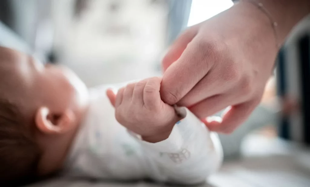 Nga 900 në 500 milionë, bonusi i bebes po tkurret bashkë me lindshmërinë
