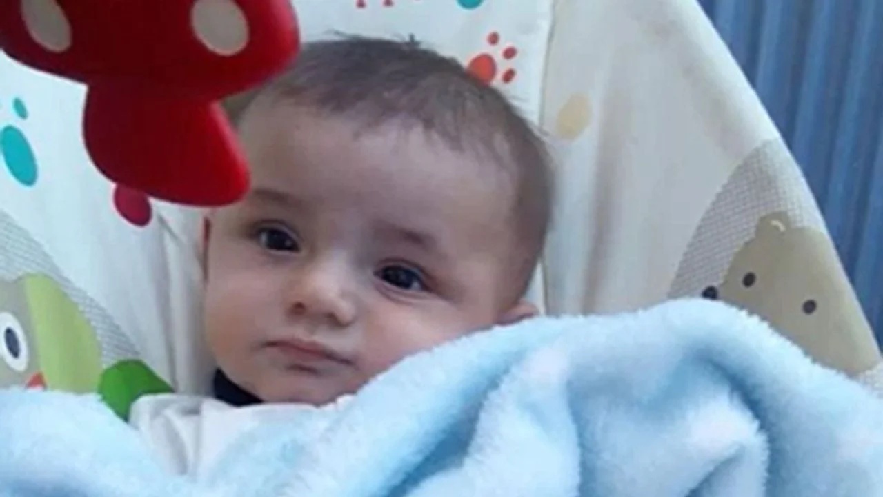 TRONDITËSE/ 2-vjeçari vdiq nga dhuna dhe keqtrajtimi, gjyshërit dhe nëna shpallen fajtorë për vrasje