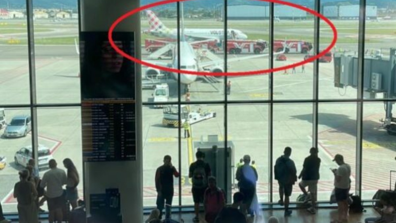TRONDITËSE/ Hyri me forcë në pistën e aeroportit, burri thithet nga motori i avionit 17 gggghk sd