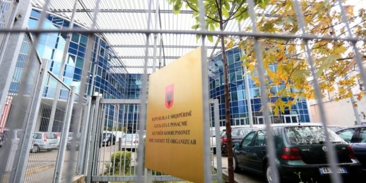 2000 € ryshfet për legalizimin e shtëpisë, GJKKO dënon me 3 vite burg ish-zyrtarin e Kadastrës Fier 7 gjkko 1024x576 1 750x375 1