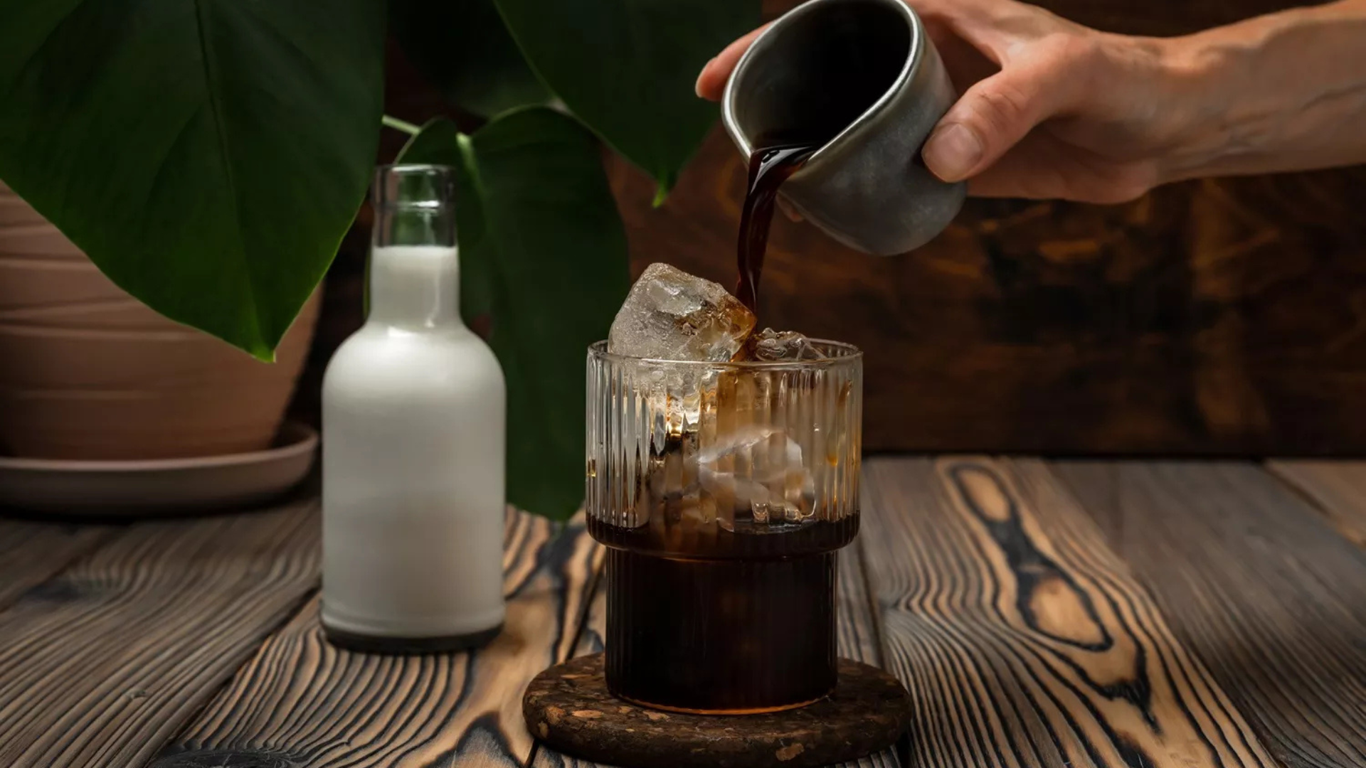 Po bën kafe të ftohtë në shtëpi dhe ka shije të hidhur? – Ndoshta arsyeja është kjo