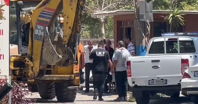 Shtrihet “aksioni” i Ramës/ Lirimi i hapësirave publike, nis aksioni edhe në Durrës 5 img 4058 1