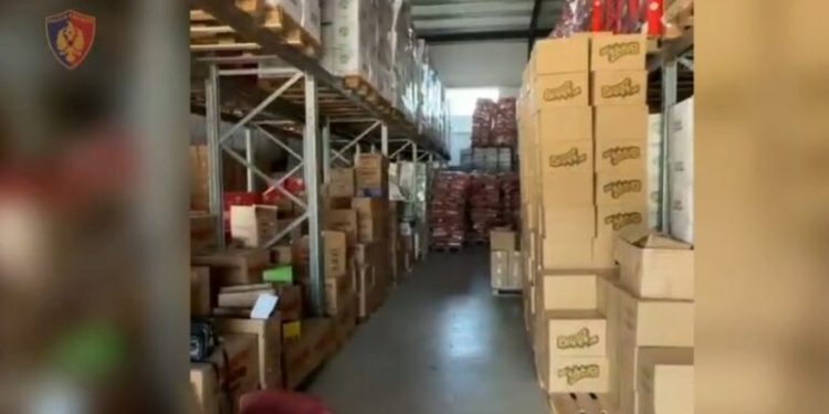 EMRAT/Hidhnin në treg ushqime të skaduara, lirohen nga qelia dy vëllezërit 9 ushqimet fabrika master al 750x375 1