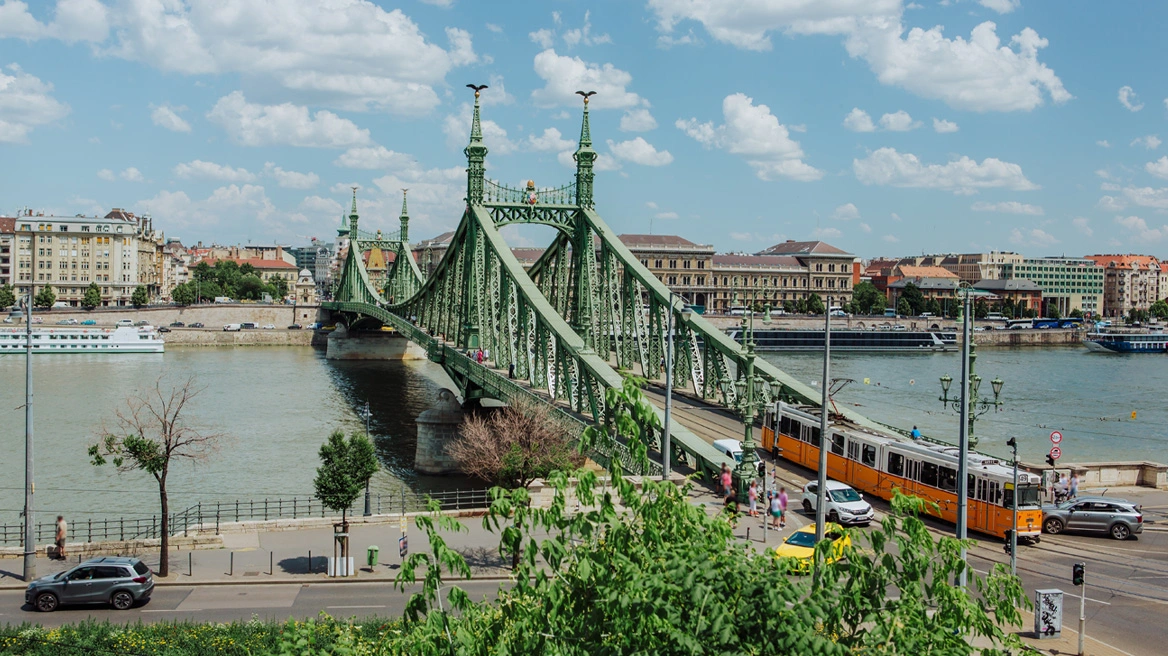 Nivele jashtëzakonisht të ulëta të ujit në Danub, ndërsa Hungaria po vuan nga vala e të nxehtit