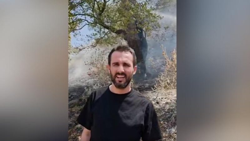 Adriatik Lapaj ironizon kritikët: S’jam si ju në kondicionerin e Tiranës dhe shezlongun e Dhërmiut
