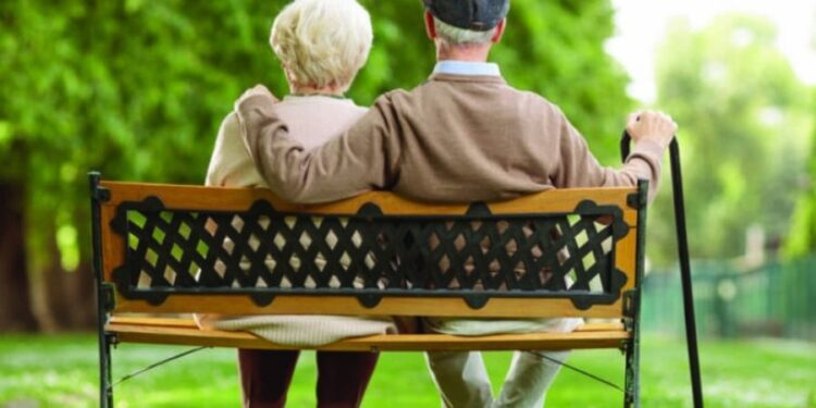 Jetesa e vështirë për të moshuarit, thellohet hendeku mes pagave dhe pensioneve