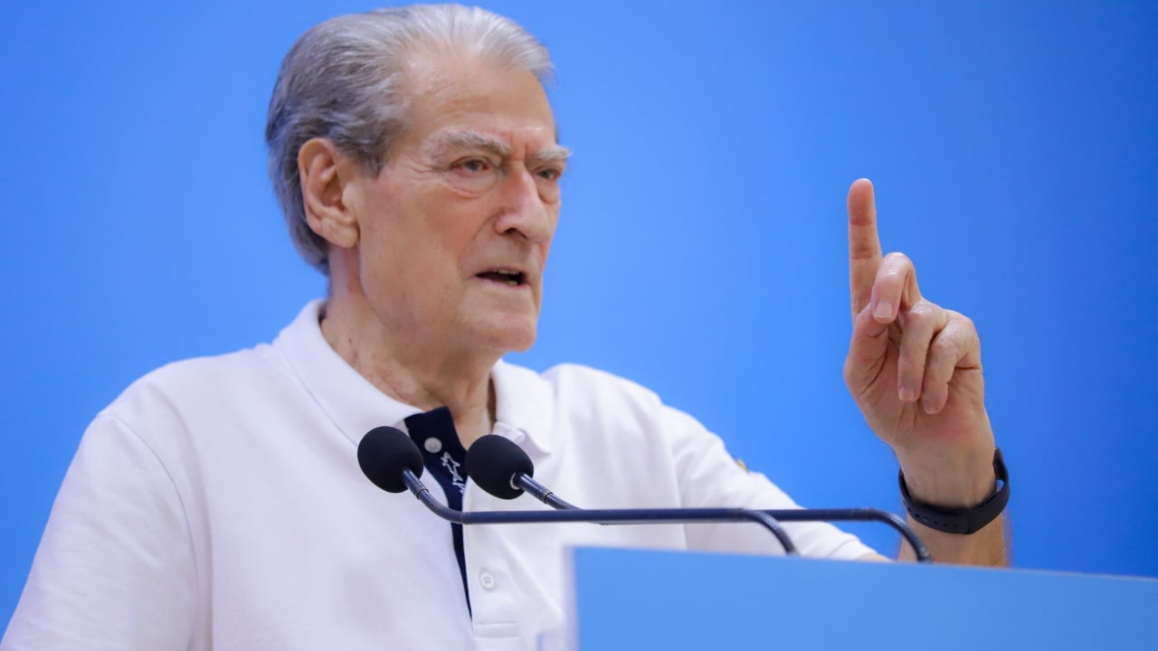 “Turizmi bregdetar ka rënë, tani na servirin atë elitar”, Berisha: Euro e zhvlerësuar me 35%, kanë interes vetëm larjen e parave