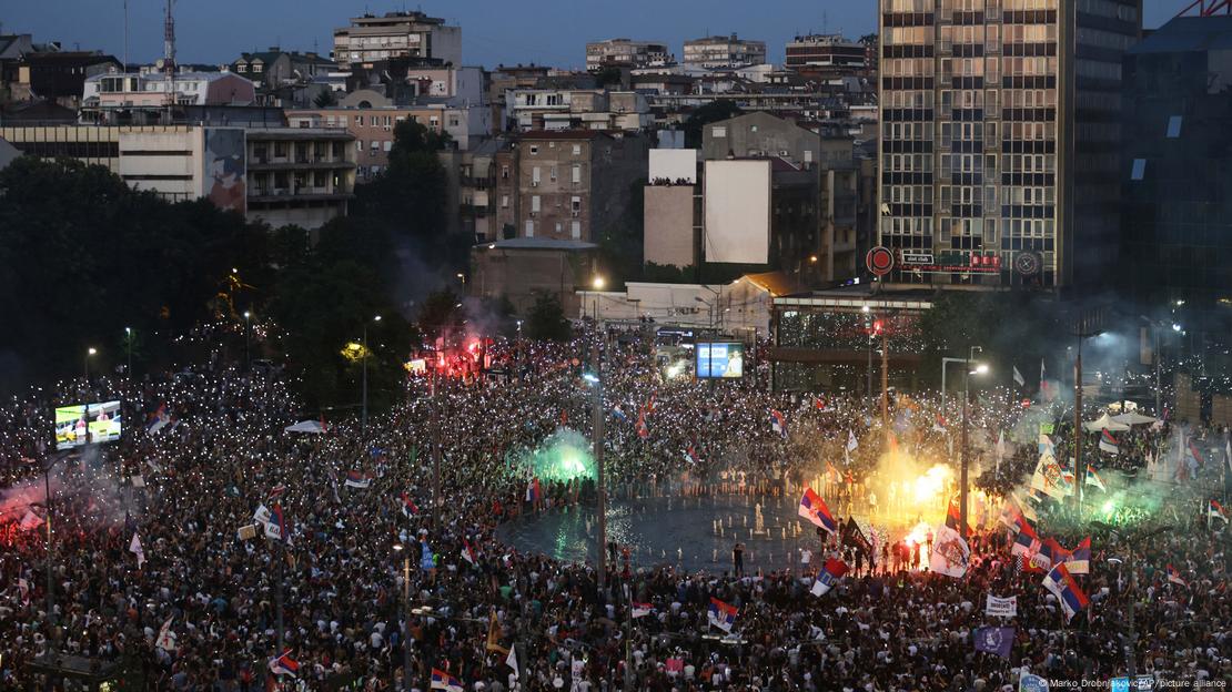 Serbi: Regjimi po bie, por nuk dihet kur