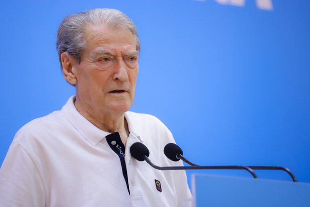 “Opozita do të krijojë qeveri për zgjedhje të ndershme”/ Shpërthen Berisha: Ky është standardi i kësaj diktature