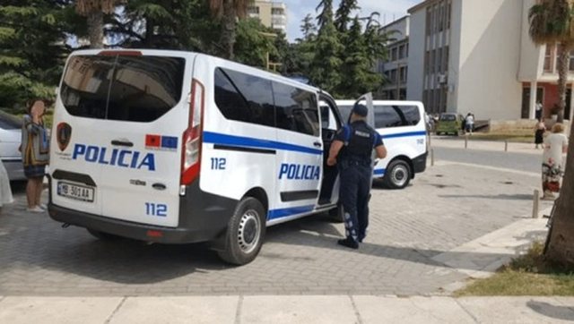 Aksident në aksin rrugor Lushnjë-Berat/ Automjeti përplaset me furgonin, përfundon në spital pasagjeri 8 Ju7EgfGV policia 3