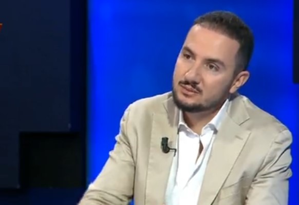 KAYO i mbyll derën gazetarëve, Salianji: Po shkelet vendimi i Gjykatës me forcën e çizmes së ushtrisë dhe policisë! Vendi po kthehet në një terr informativ