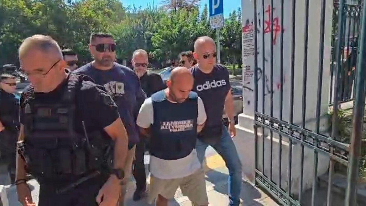 Vrau gruan, nuk pendohet/ Greqi, Pandeli Nakoleci paraqitet në prokurori, hesht para mediave