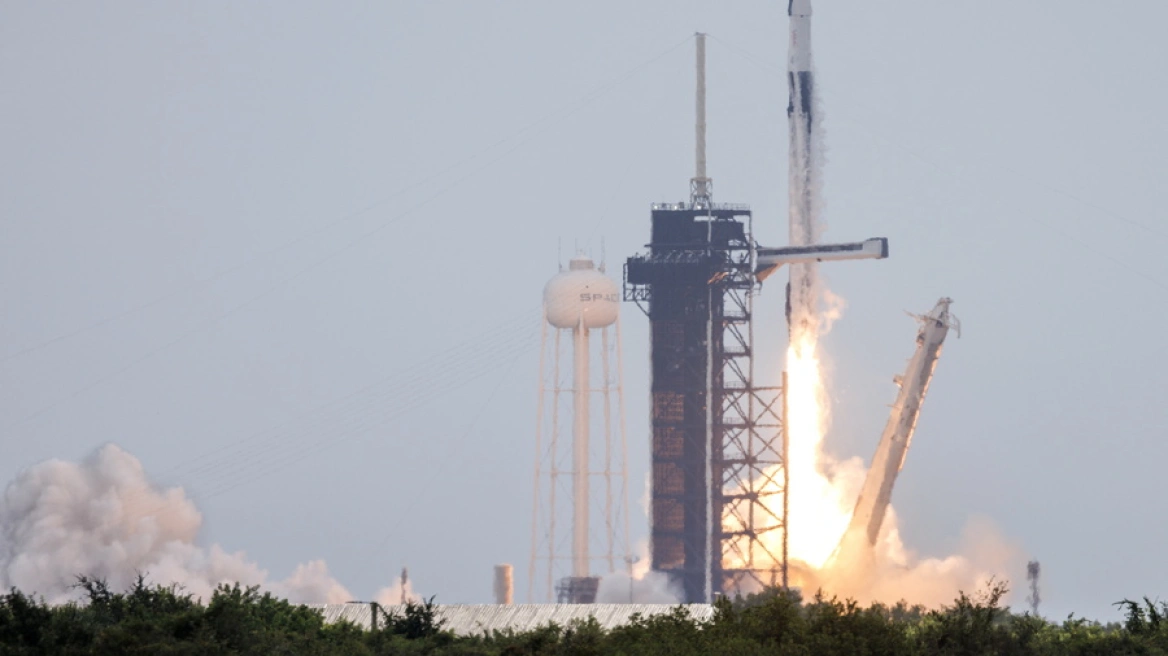 Anija kozmike SpaceX u nis drejt Stacionit Ndërkombëtar Hapësinor – (video)