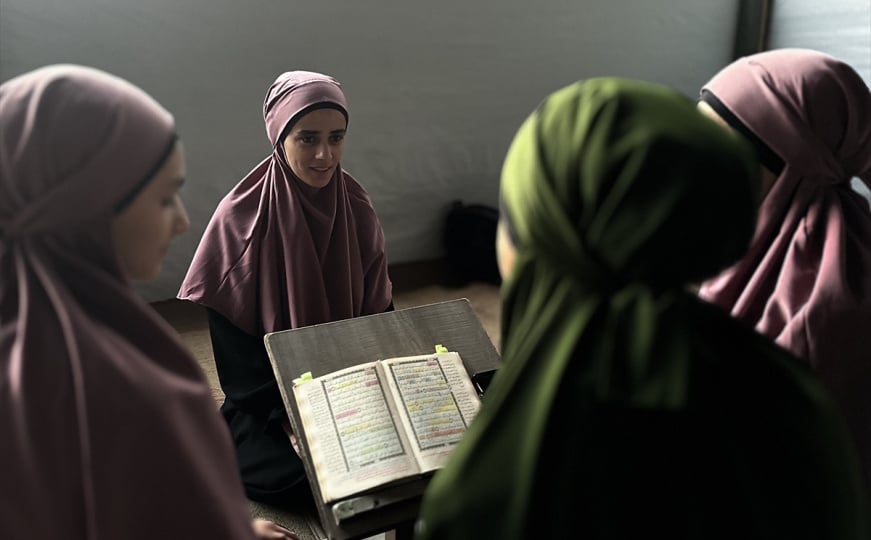Simbole rezistence e force shpirtërore: tre motra nga Gaza, hafize Kurani nën uri e terror sionist